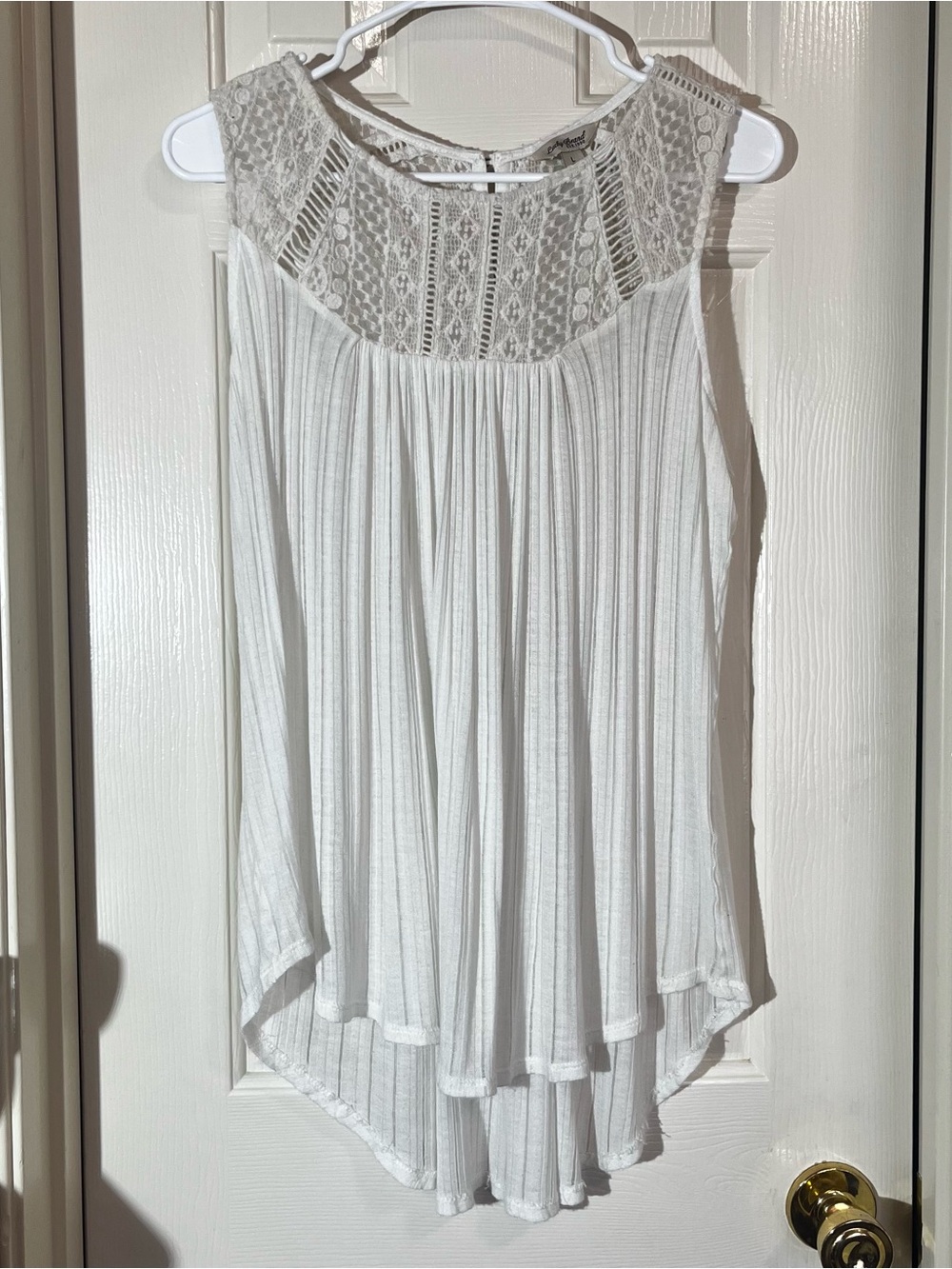 Lucky Brand Women’s Ivory Lace Pleated Sleeveless Boho Blouse Sharkbite Hem L